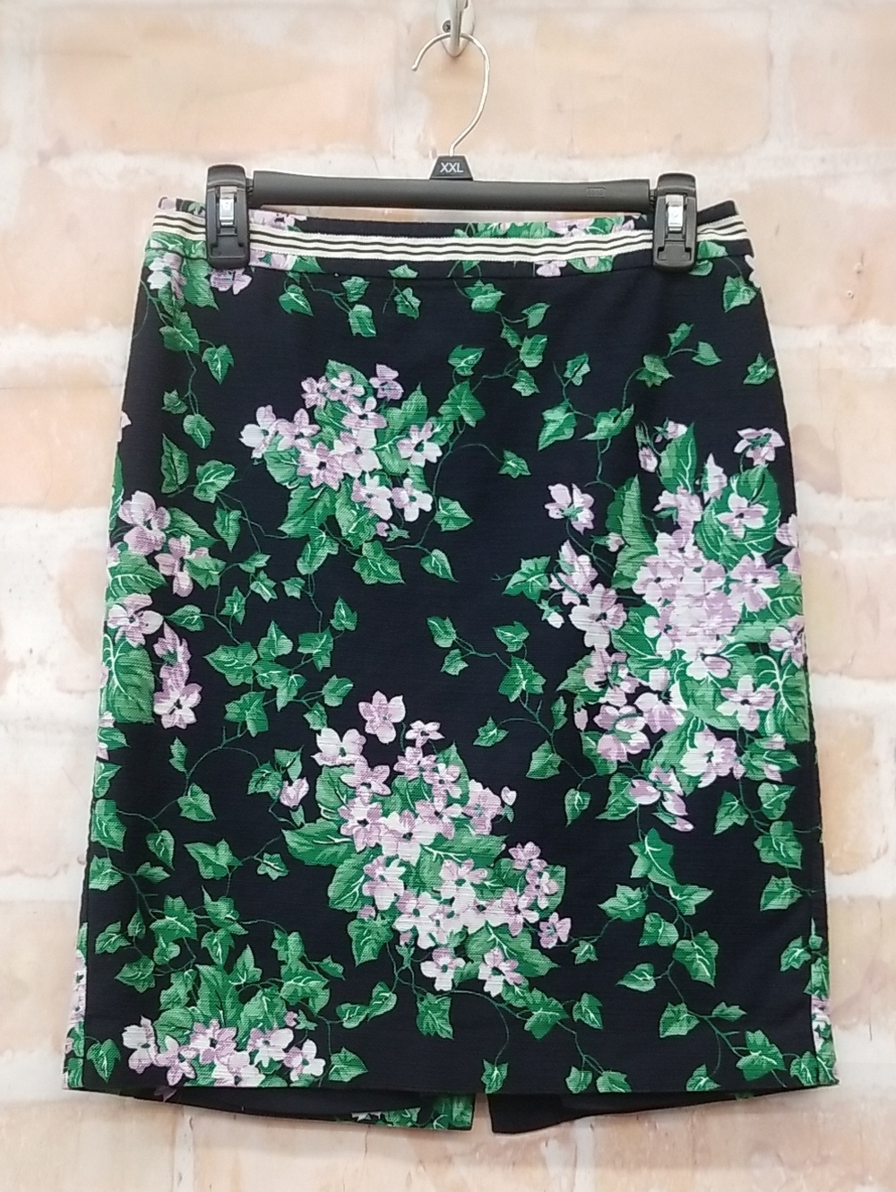 Talbots Floral Pencil Skirt in Navy with Lavender & Green Print. Size 6P
